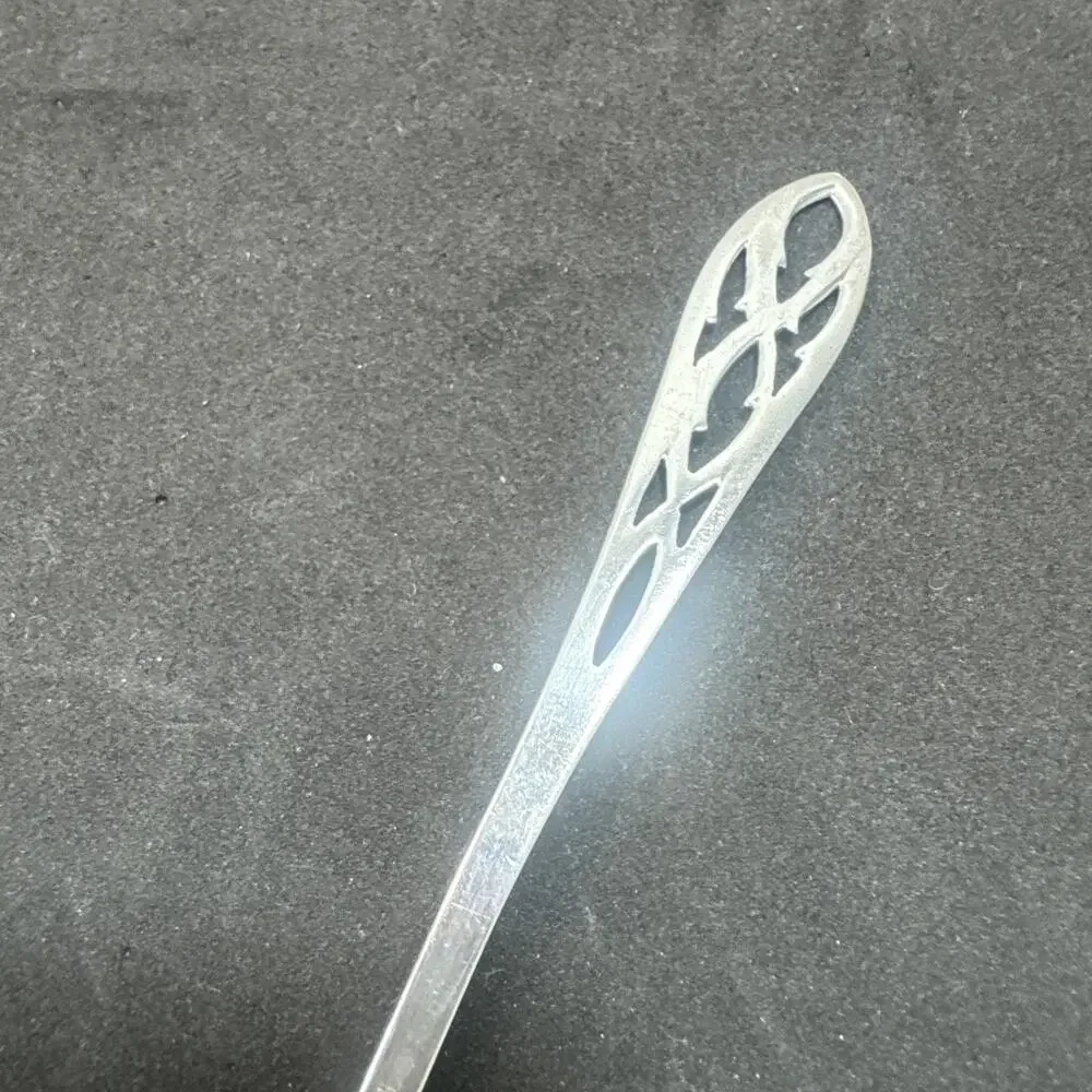 Webster pierced handle